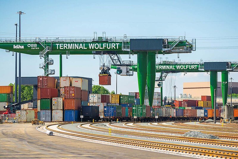 [Translate to "English"] Künz Containerkrane sorgen im OEBB Cargozentrum Wolfurt für höhere Verladekapazitäten und deutlich weniger Lärm.
