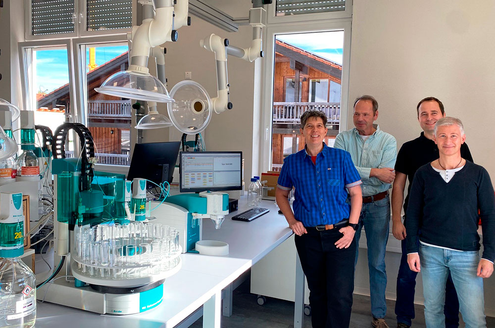 In the OELCHECK laboratory with the company Metrohm