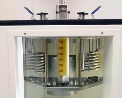 Measuring cylinder in warming bath