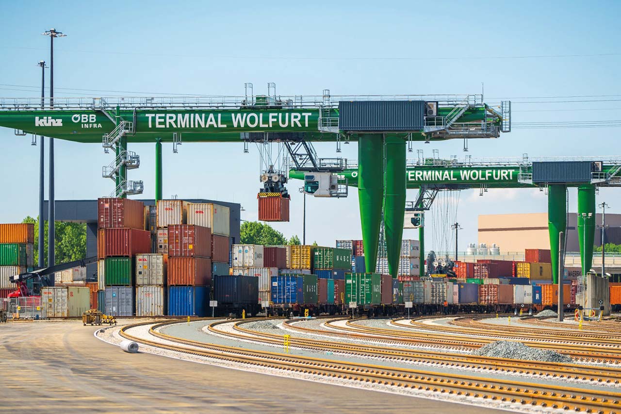 [Translate to "English"] Künz Containerkrane sorgen im OEBB Cargozentrum Wolfurt für höhere Verladekapazitäten und deutlich weniger Lärm.